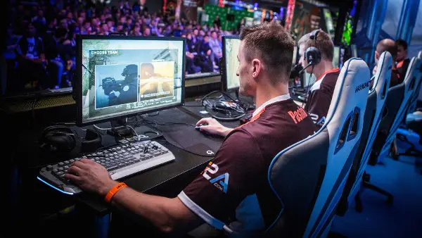 Daftar Kompetisi Esports 2022 Paling Dinanti