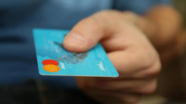 ATM vs Debit vs QRIS: Mana Yang Paling Aman dan Efisien?