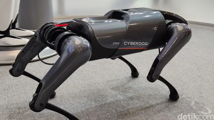 Robot Anjing di HUT Bhayangkara Curi Perhatian, Tapi Kok Mirip Produk Murah di Alibaba?