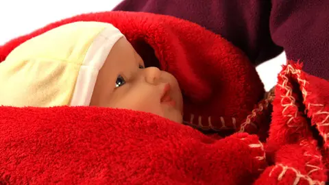 China Kembangkan Robot Hamil, Bisa Melahirkan Bayi