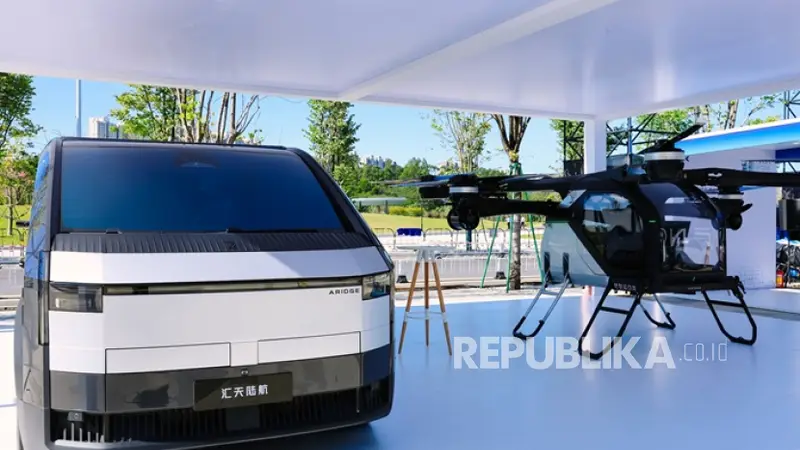 XPENG Perkenalkan Empat Inovasi AI Fisik: VLA 2.0, Robotaxi, IRON, dan Mobil Terbang di AI Day 2025