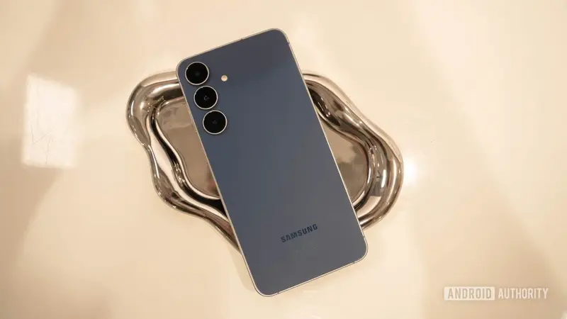 Samsung Galaxy S25 FE Hadir sebagai Alternatif Menarik untuk Pixel 10a