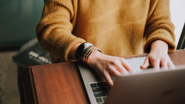 Membuat CV Menarik Melalui Situs Pembuatan CV Online