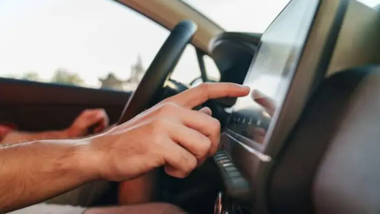 Pilih Head Unit Aftermarket atau Bawaan Pabrik? Ini Kelebihan dan Kekurangannya