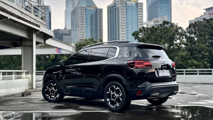 Tangan Penuh Barang? Buka Bagasi Citroen C5 Aircross Tetap Lebih Mudah