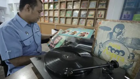 Konten IG: Memutar Kembali Vinyl, Tantangan Generasi Z di Tengah Era Streaming?