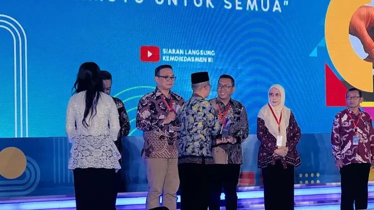 Lulusan SMK Lebih Siap Kerja Berkat Kontribusi United Tractors