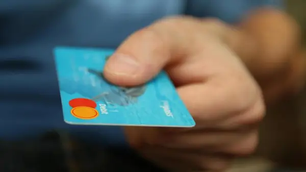 ATM vs Debit vs QRIS: Mana Yang Paling Aman dan Efisien?