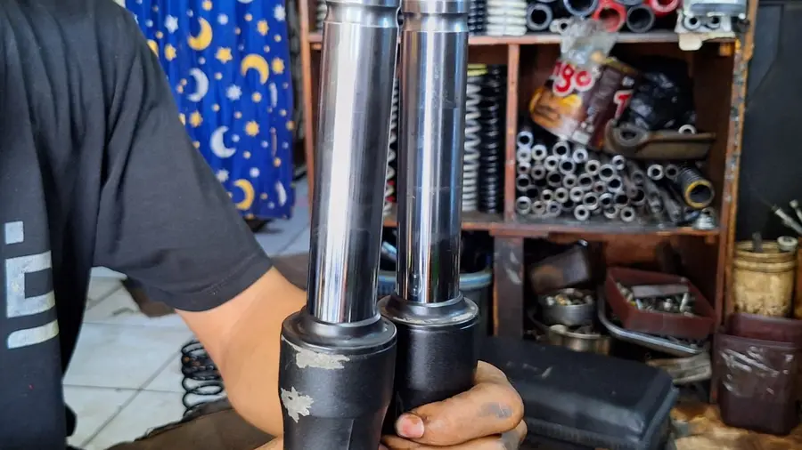 Akhirnya Tahu, Cara Mudah Agar As Sokbreker Depan Motor Matic Gak Gampang Baret