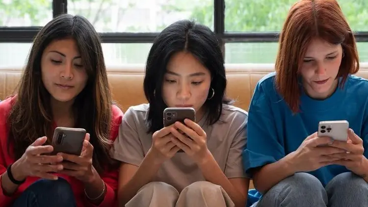Efek Merkuri pada Gadget: Bagaimana Layar Menyebabkan Kulit Kusam dan Penuaan Dini