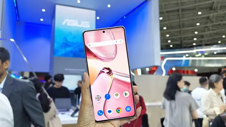Pengalaman Tangan dengan Asus Zenfone 12 Ultra di Computex 2025: Desain Elegan, Kamera Memukau