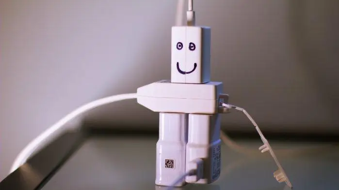 5 Tips untuk Memastikan Charger HP Anda Asli dan Resmi, Dijamin Ori!