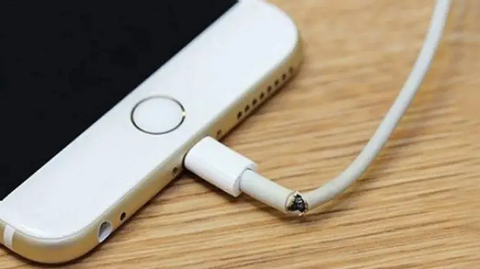 5 Tip Mudah Jaga Charger HP Agar Tahan Lama, Hindari Kebiasaan Buruk Cabut Sembarangan