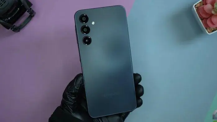 Perbandingan Spek dan Harga: Oppo A5 Pro 5G vs Samsung Galaxy A16 5G – Siapa yang Unggul?