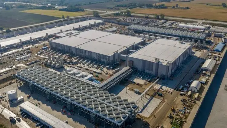 Microsoft Bangun Pusat Data AI Terbesar di Dunia di Bekas Pabrik Foxconn Wisconsin, Senilai Rp 54,6 Triliun