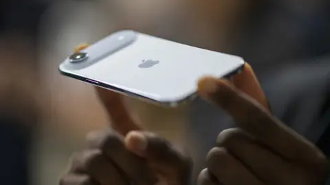 Apple Tunda Peluncuran iPhone Air di Tiongkok Akibat Regulasi eSIM