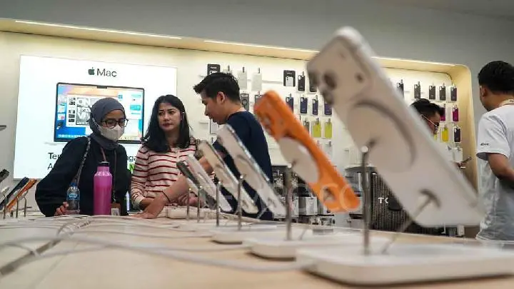 Hari Pertama iPhone 17 Rilis, Antrean Panjang Menanti Mal Dibuka