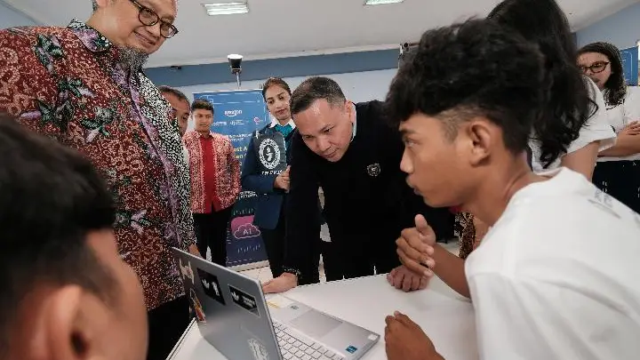 Amazon Gandeng Pelajar SMA Pecahkan Rekor AI Generatif