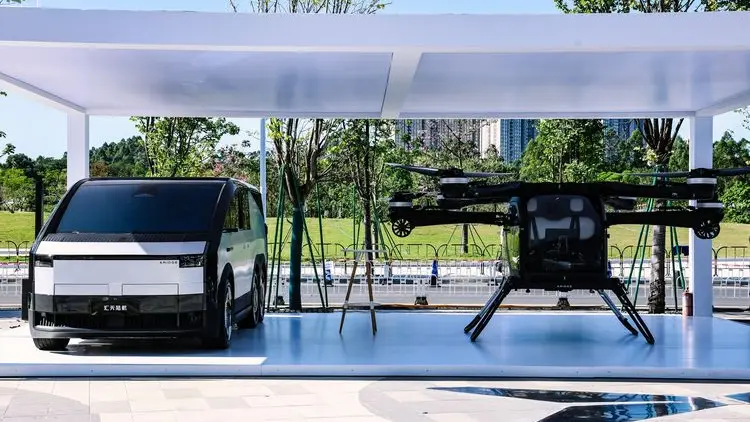 Xpeng Perkenalkan Taksi Otonom dan Mobil Terbang di Xpeng AI Day 2025, Fokus pada Konsep Physical AI
