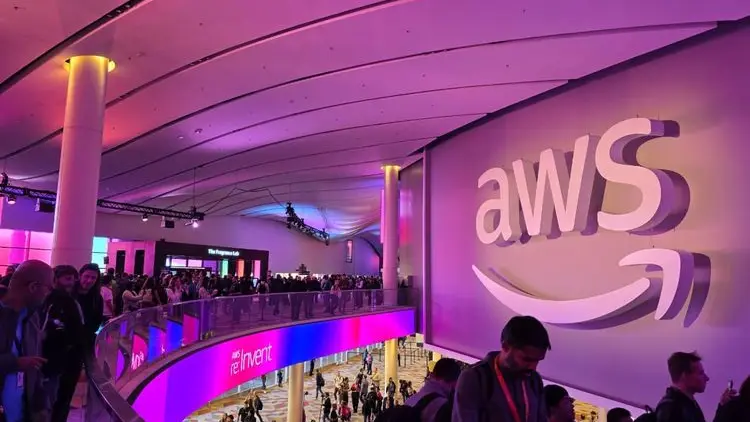 AWS re:Invent 2025 Dibuka, Tampilkan Teknologi AI Agentic yang Semakin Canggih