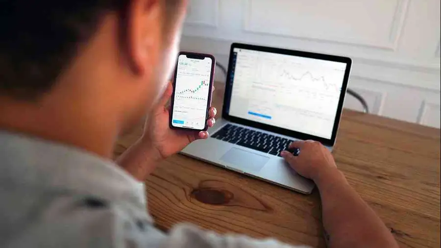 Mengapa Strategi Forex AI Lebih Unggul Daripada Sistem Manual