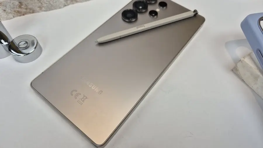 Fitur AI Canggih Samsung Galaxy S25 Ultra untuk Liburan Akhir Tahun