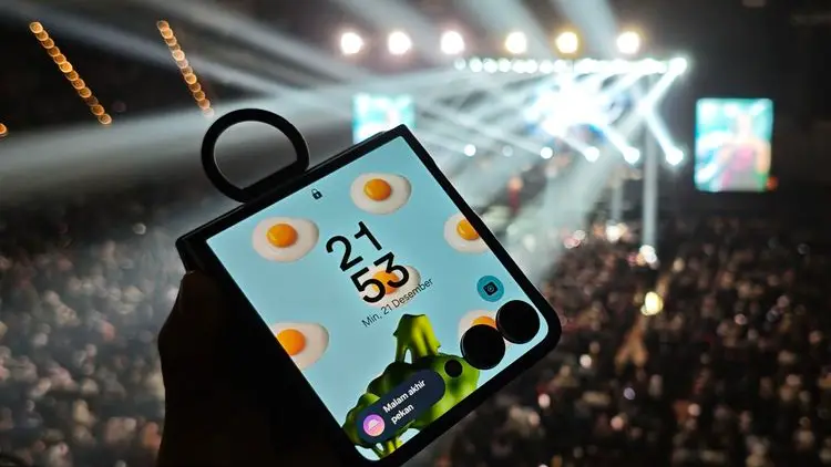 Foto wefie saat konser jadi lebih keren dengan edit generatif di HP Samsung Galaxy
