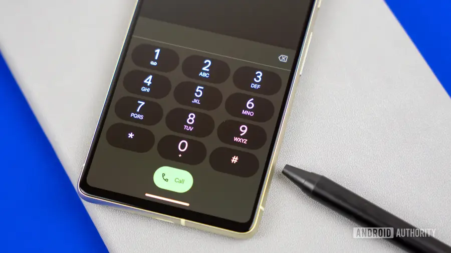 Google Phone App Kembali Membingungkan Pengguna dengan Rotasi Layar