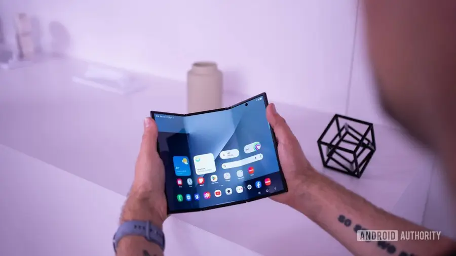 Pengenalan Galaxy Z TriFold