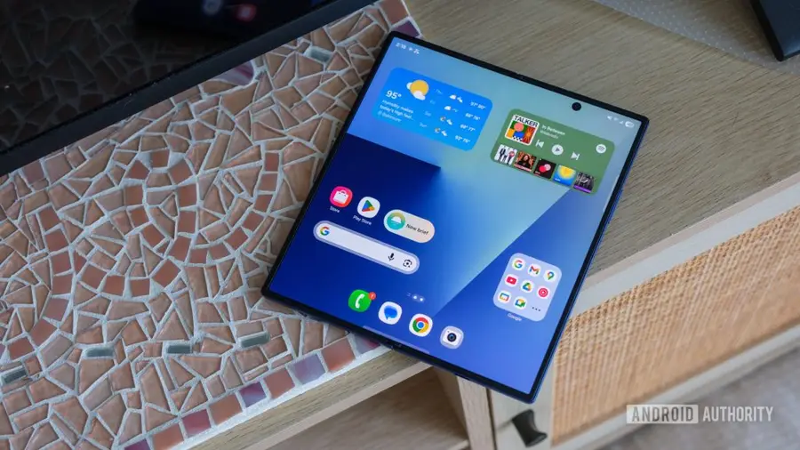 Apple Siapkan Peluncuran iPhone Lipat Pertama dengan Baterai Besar