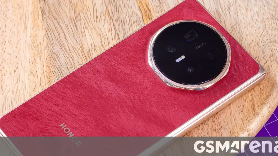 Honor Magic V6 Merah Hadir di MWC 2023 dengan Desain Menarik dan Unik