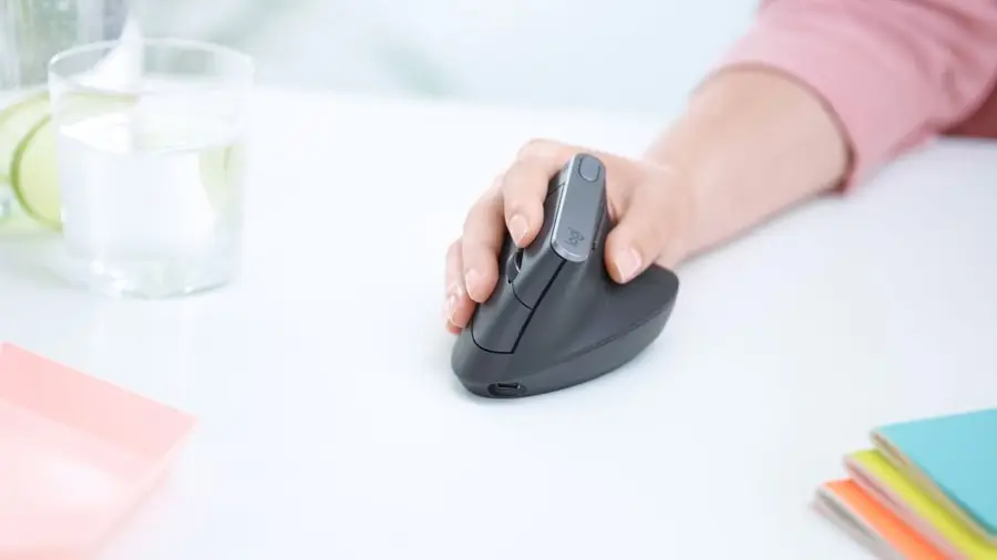 Logitech MX Vertical: Solusi Ergonomis untuk Hemat dan Sehat di Kerja