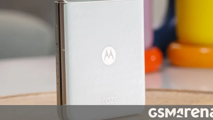 Pembaruan Android 16 Hadir untuk Smartphone Lipat Motorola Razr 2025