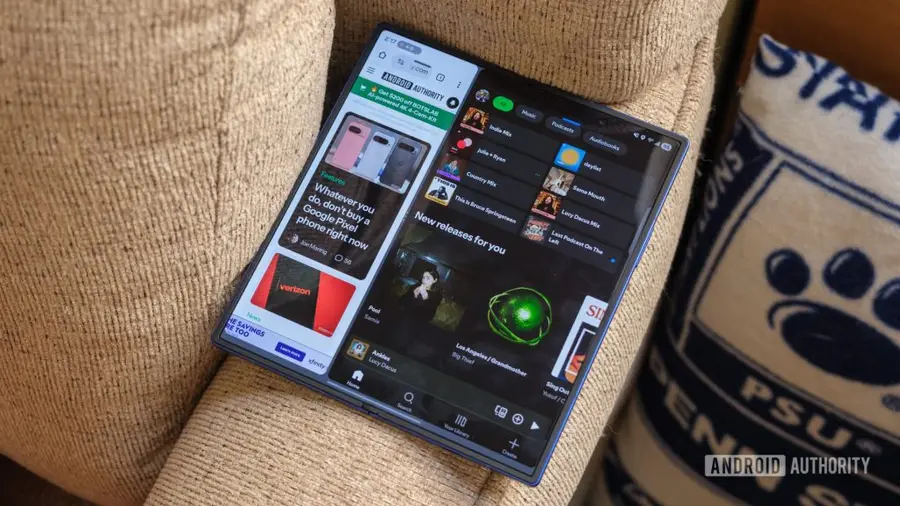 Samsung Kembangkan Ponsel Lipat Baru dengan Desain Wide yang Menarik