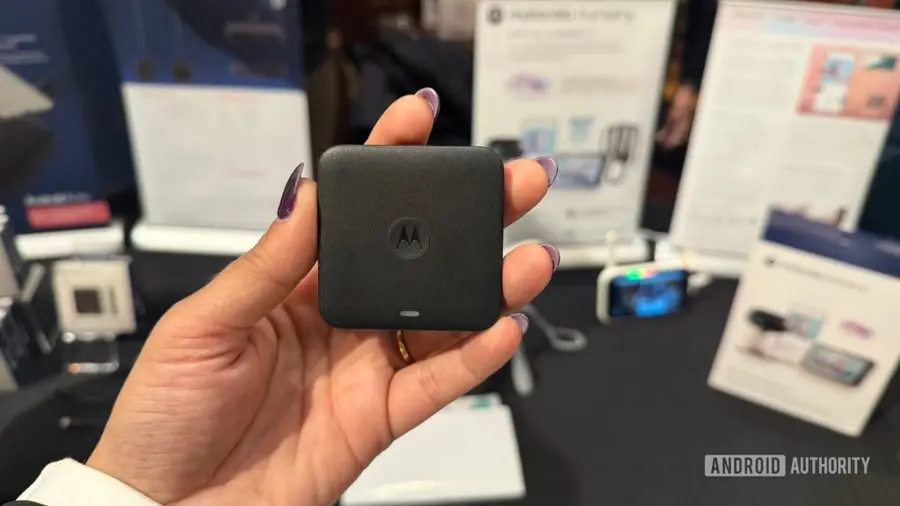 Motorola Perkenalkan Adapter Android Auto Nirkabel MA2 di MWC 2026