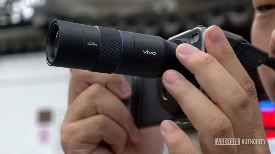 Ponsel Lipat dengan Lensa Kamera Modular Siap Mengguncang Pasar Gadget