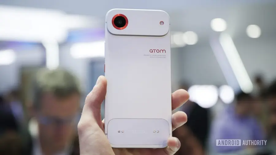 TECNO Luncurkan Smartphone Super Tipis 4.9mm di MWC 2026