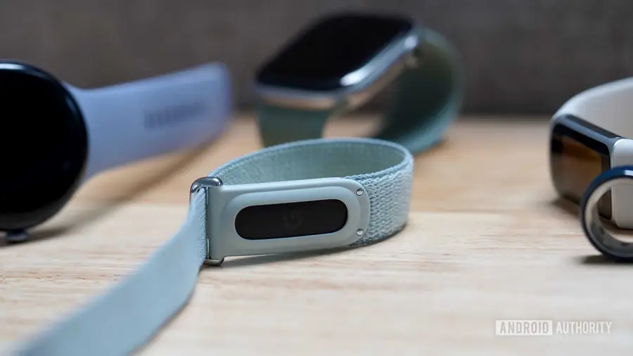 Apple Exploring New Screenless Fitness Tracker Development
