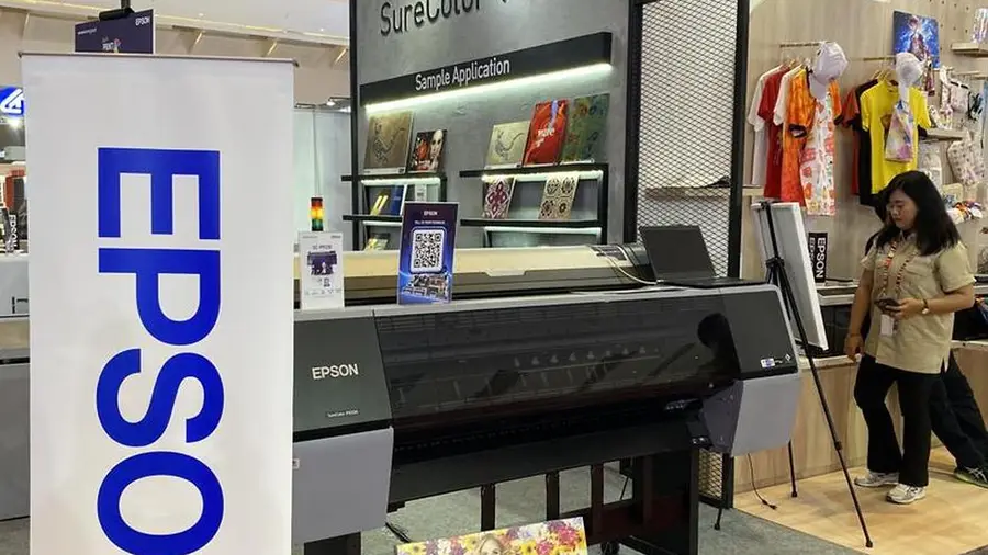 Epson Luncurkan Printer UV Flatbed SureColor V4000 yang Ringkas