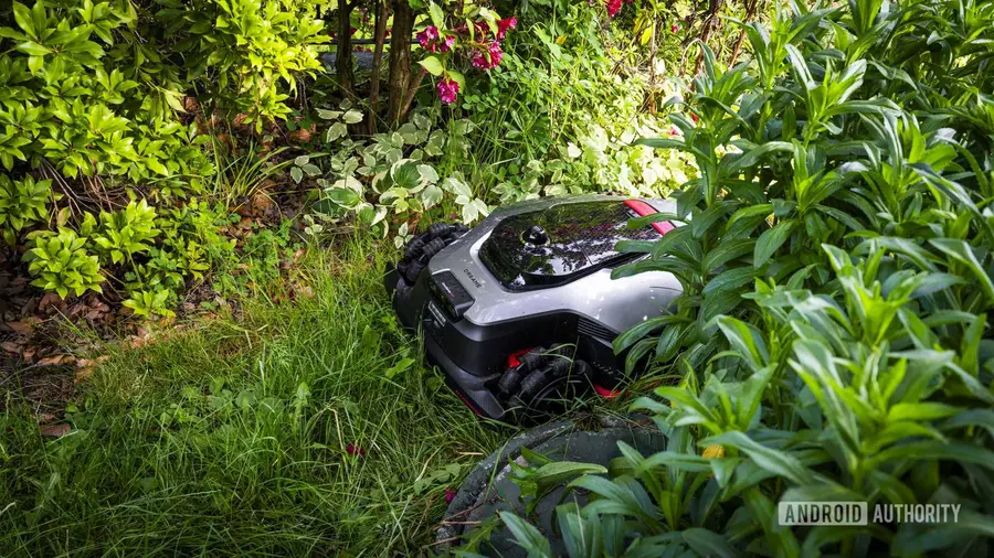 Inovasi Robot Pemotong Rumput untuk Taman Rapi dan Cerdas 2026