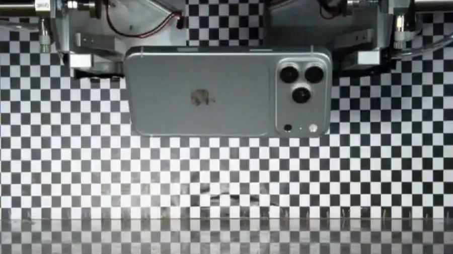 Kebocoran Besar: iPhone 18 Pro Terlihat dalam Uji Jatuh Nyata
