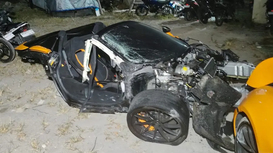 Kecelakaan Andra ST dan Robby Pantjaro saat Naik McLaren