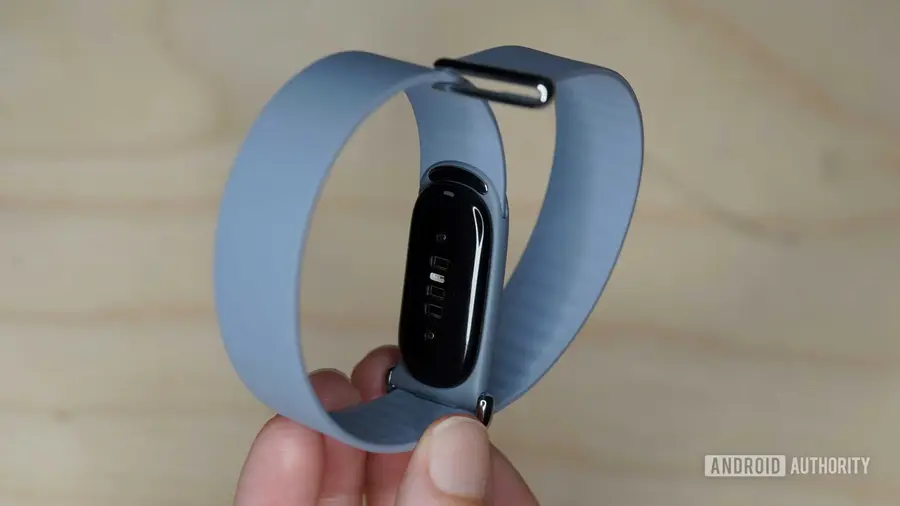 Kreativitas Pengguna: Kombinasi Fitbit Air dan Jam Tangan Tradisional