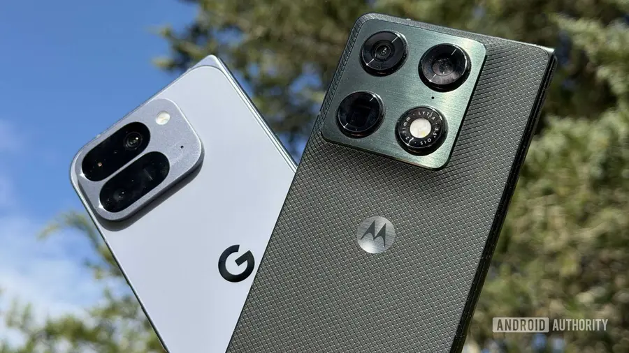 Perbandingan Motorola Razr Fold dan Google Pixel 10 Pro Fold