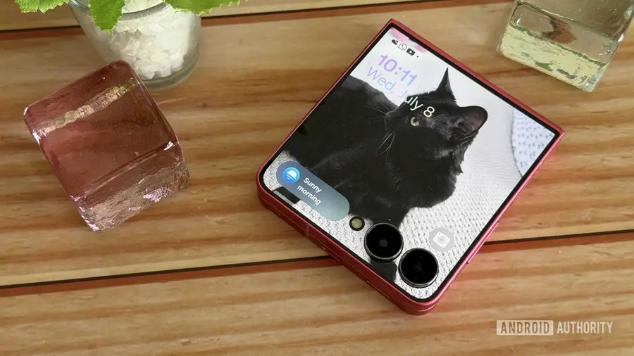 Samsung Galaxy Z Flip 8 Harus Tampil Beda dari Motorola