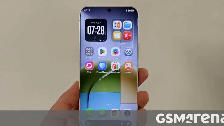 Tecno Luncurkan Ponsel Konsep Tanpa Bezel di IFA 2026