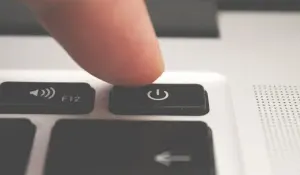 Shutdown Laptop dengan Paksa
