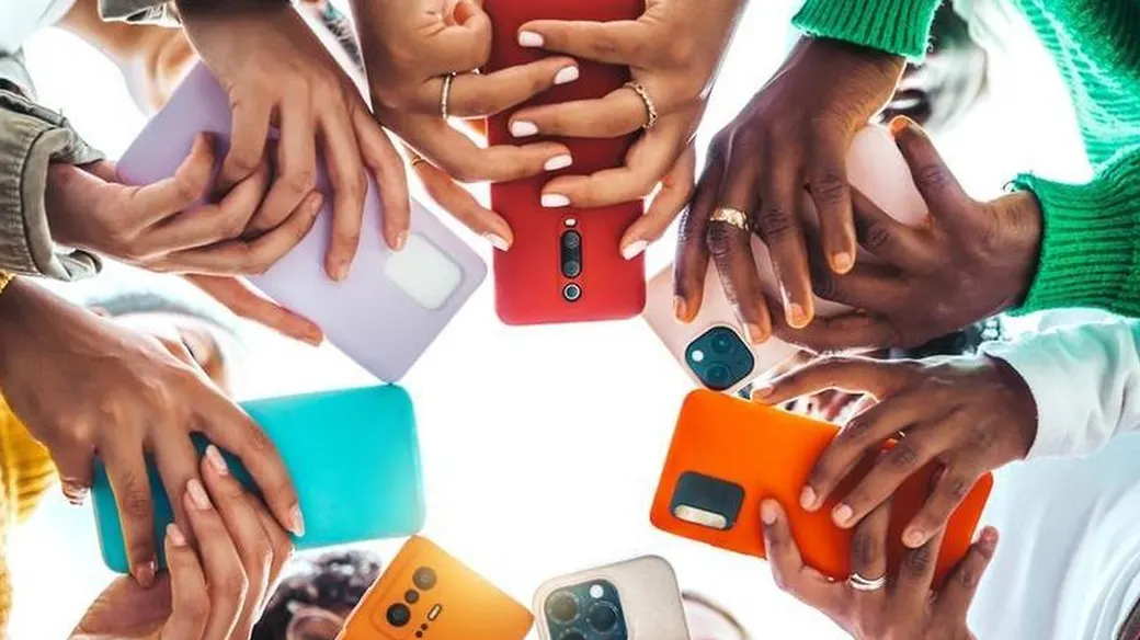 Global Smartphone Market Declines, Samsung and Apple Thrive