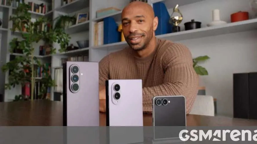 Thierry Henry Promotes Samsung's Galaxy Fold8 and Flip8 Devices