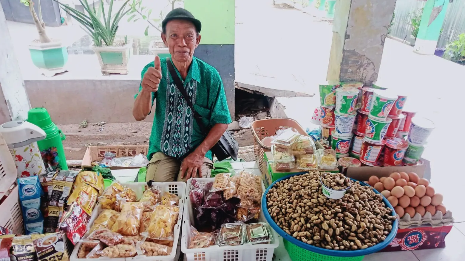 Penjual Es Keliling Temanggung Ciptakan Robot Pencampur Minuman